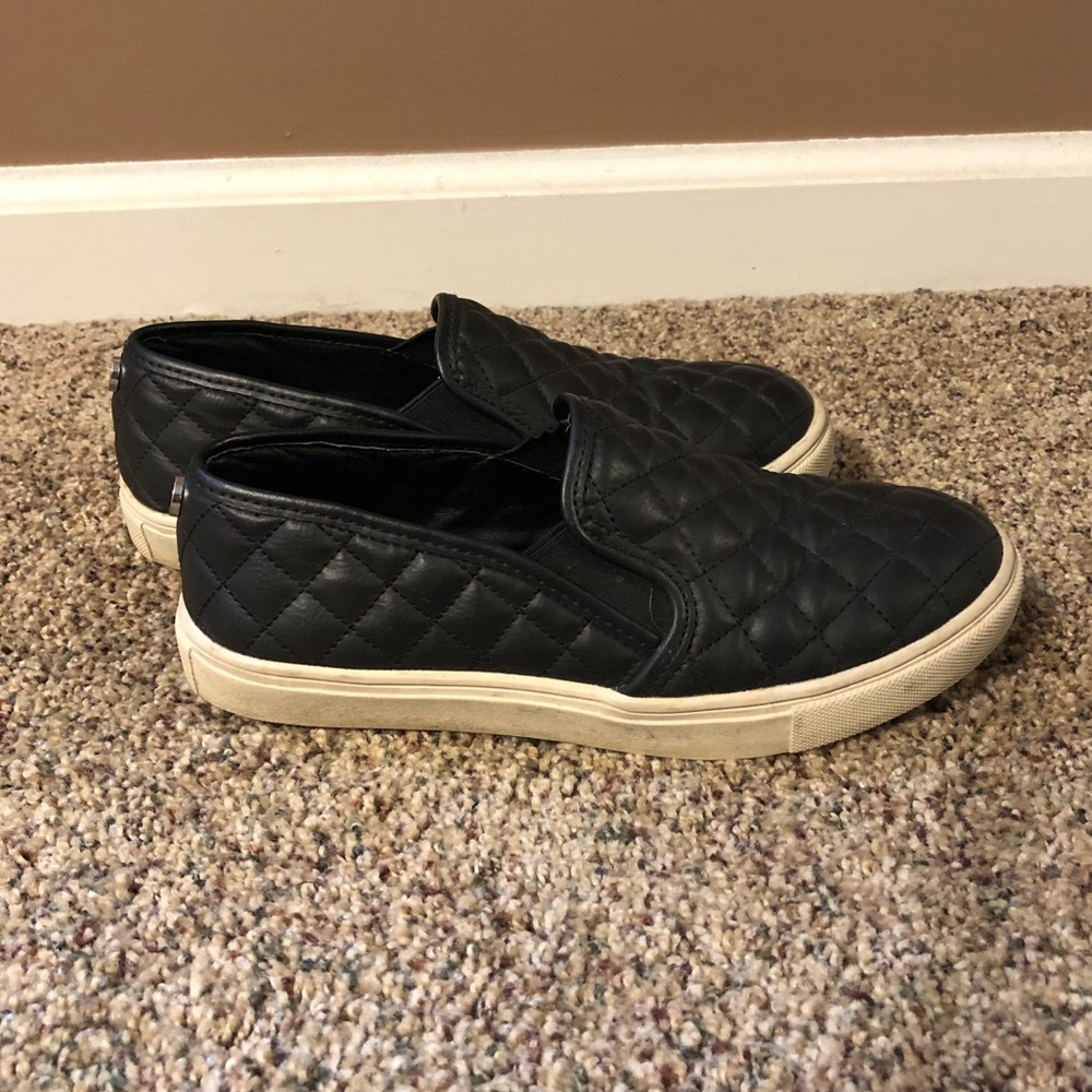 Steve Madden Black slip ons